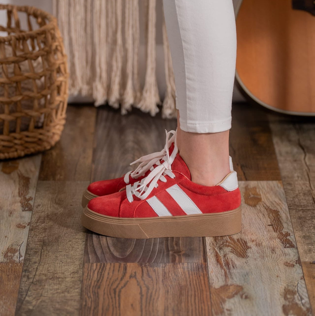 Zapatilla Roja Tres Líneas