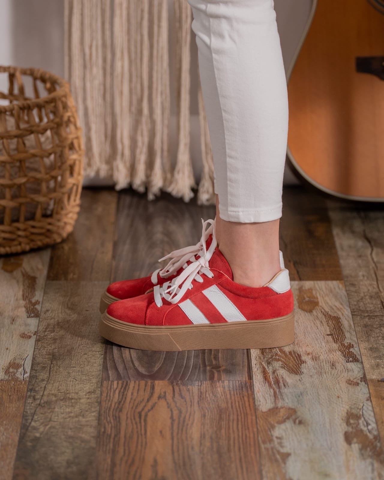 Zapatilla Roja Tres Líneas