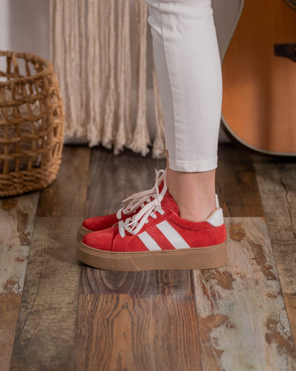 Zapatilla Roja Tres Líneas