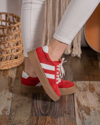 Zapatilla Roja Tres Líneas