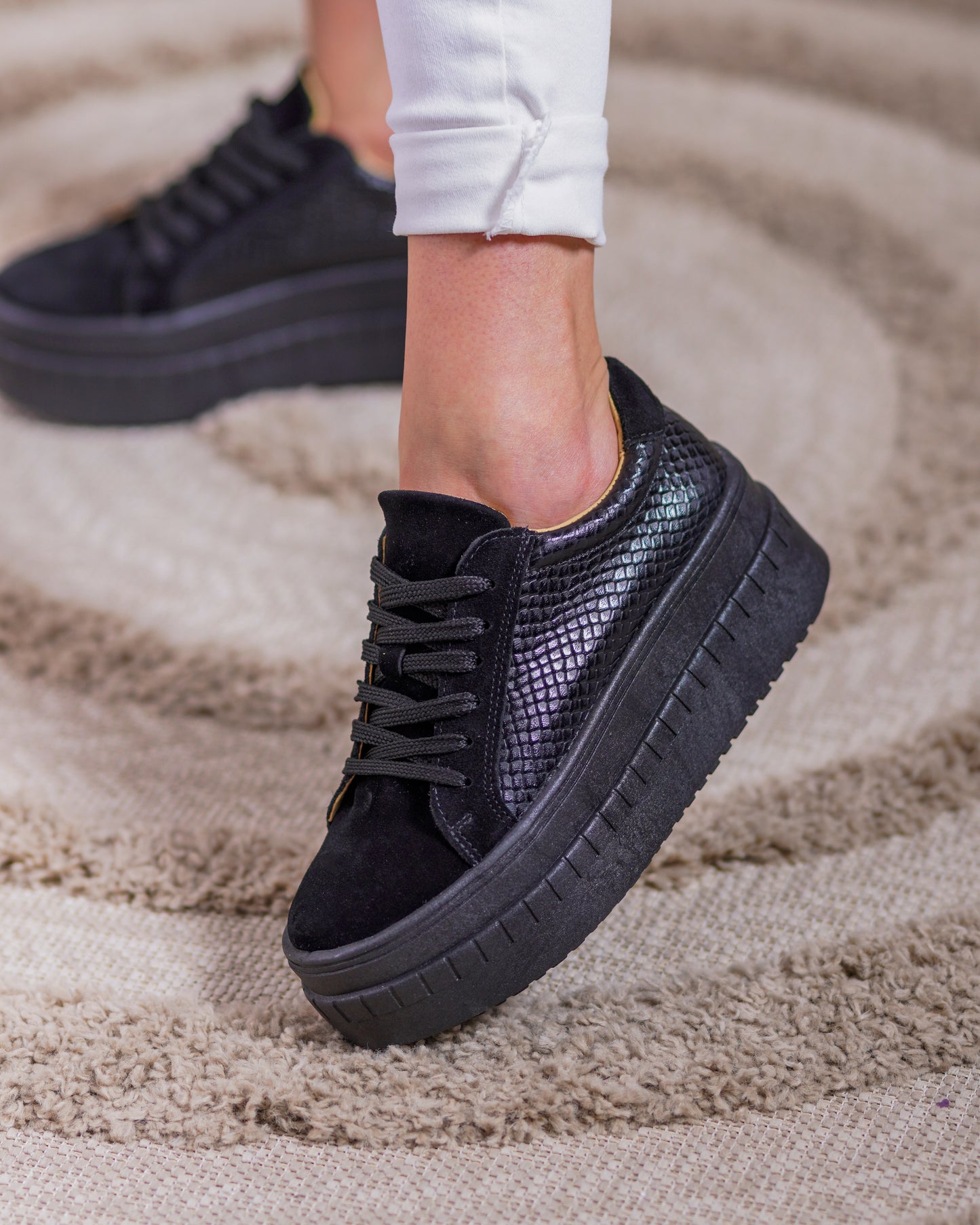 Zapatilla Reptil Negra alta