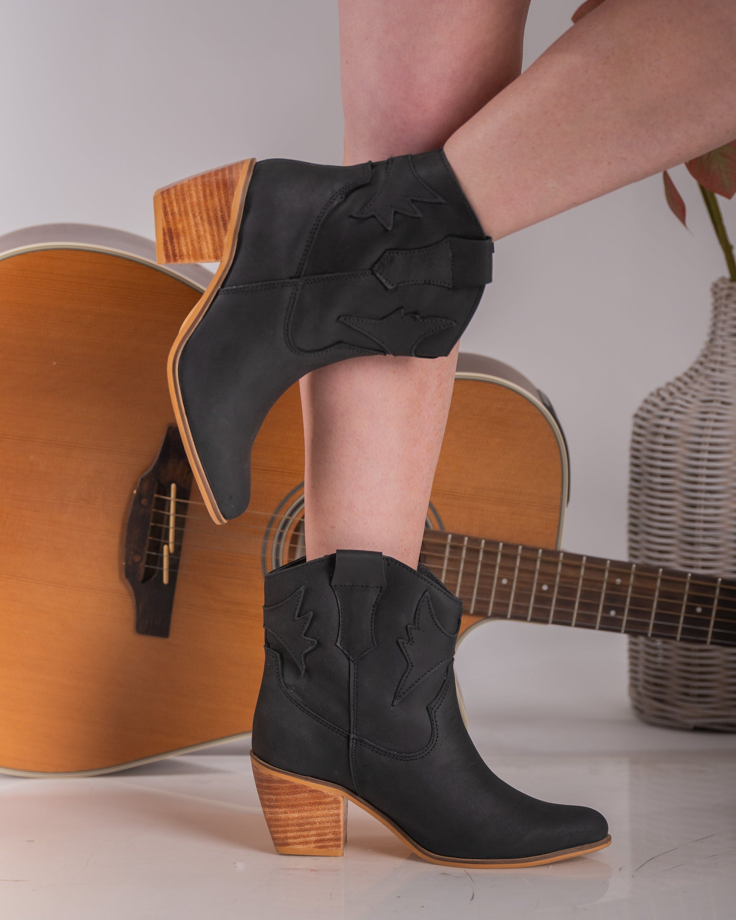 Bota Vaquera ultra Short negra