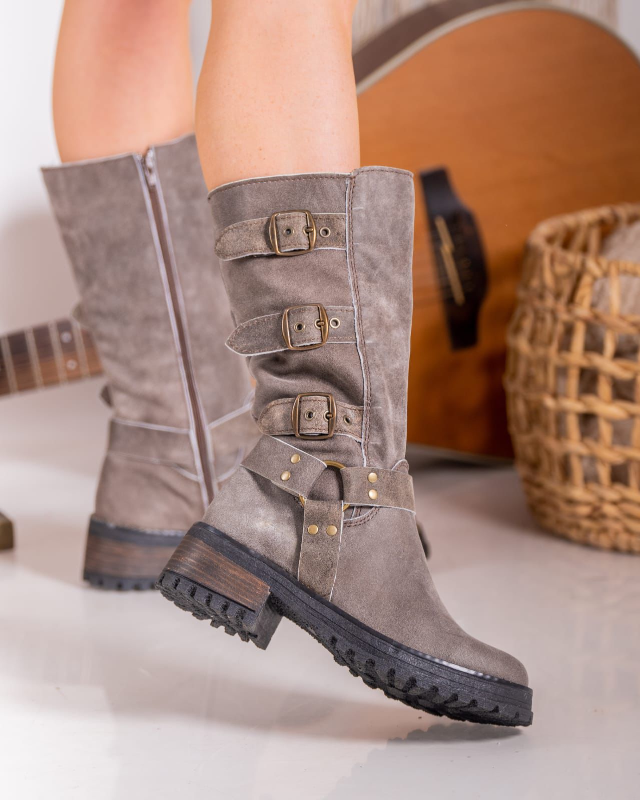 Bota Vs Gris