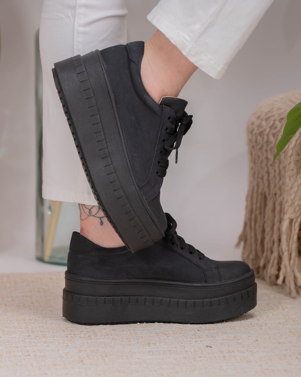 Zapatilla Negra Alta