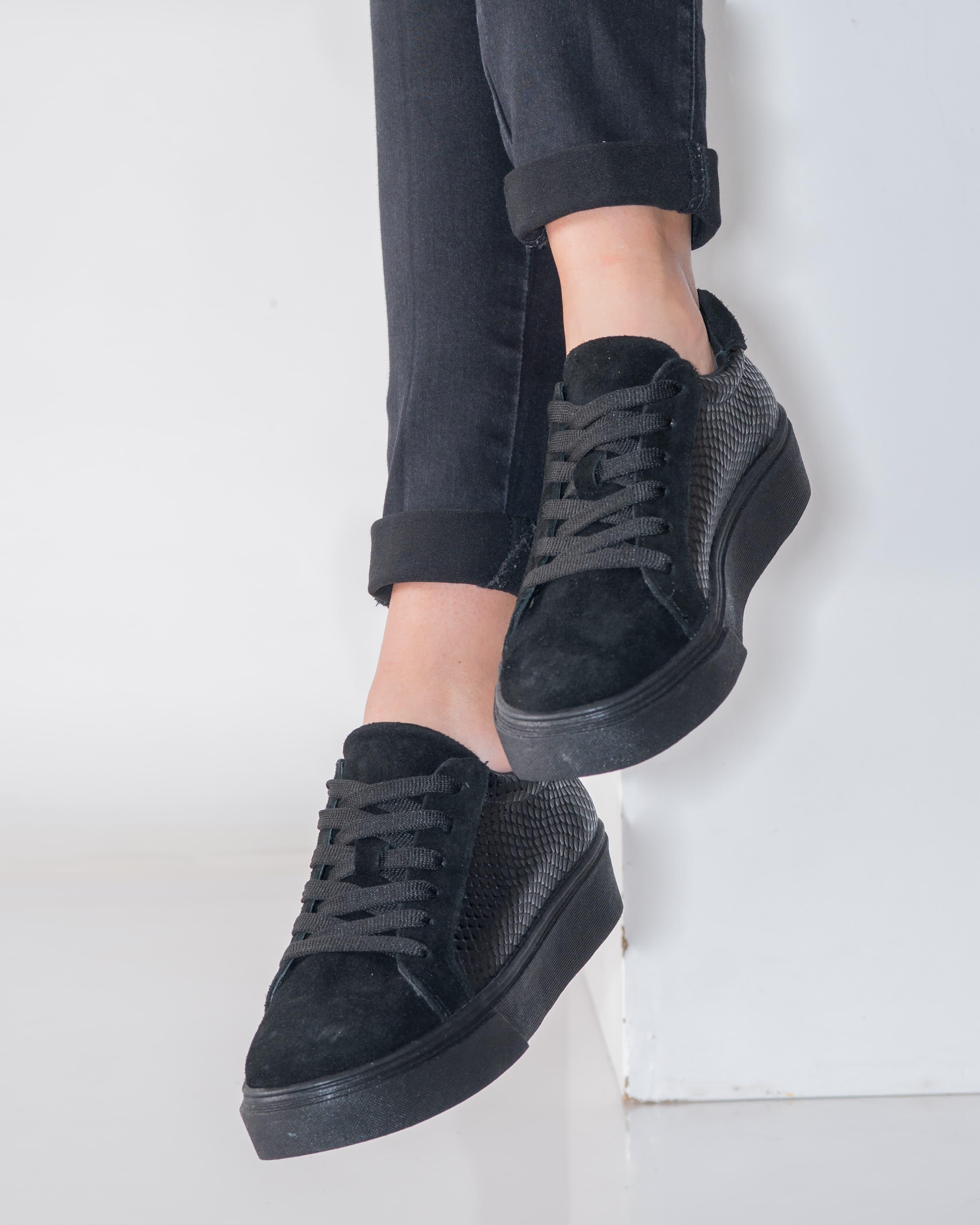 Zapatilla Reptil Negra